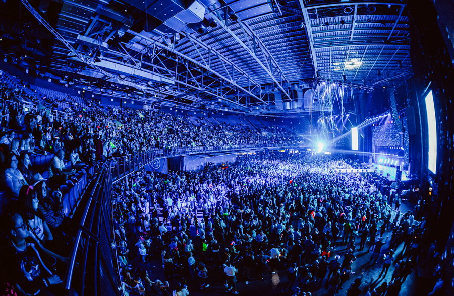 Blue Arena, Dublin — crowd photography by Zoltan Szabo